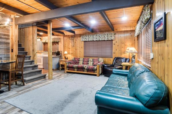 A la foto es mostra l'objecte Island Park Cabin Getaway Less Than 24 Mi to Yellowstone! situat a la ciutat de Rea.