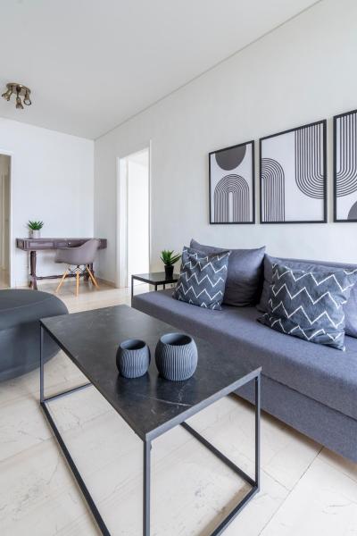 På billedet ses objektet SummerVibes Penthouse Varkiza beliggende i byen Vári.