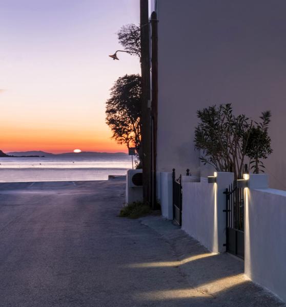 En la foto se muestra el objeto Salty Beach Cottage, 20m from Kini Beach ubicado en la ciudad de Delfini.
