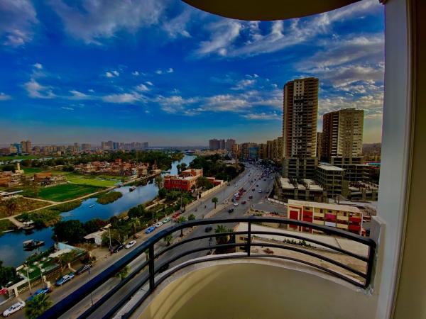 Nella foto è visibile l'oggetto كورنيش النيل البحر الاعظم -Nile corniche albahr alaeizam situato nella città di Il Cairo.