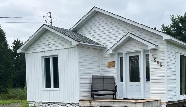 På bildet vises objektet Le Gaston, chalet en campagne som ligger i byen Canton-Bégin.