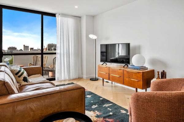 Cityscape At The Elliott In The Heart Of Hobart - Hobart