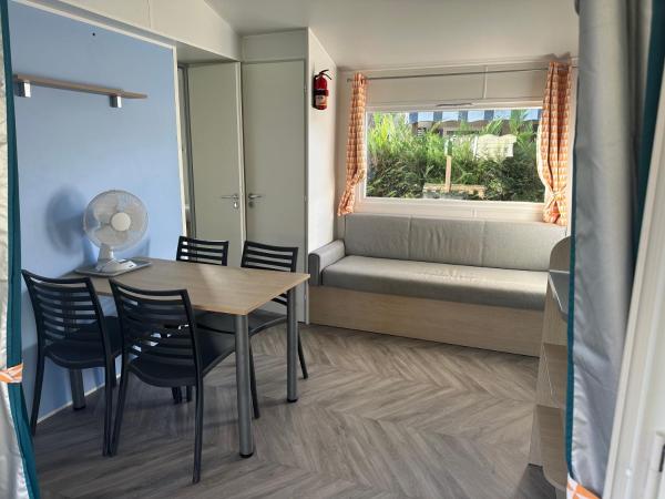 A la foto es mostra l'objecte Mobil Home Les Charmettes 6 Personnes situat a la ciutat de Les Mathes.