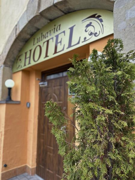 Na zdjęciu widoczny jest obiekt Hotel Lubavia położony w mieście Bukówka.