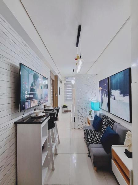 A la foto es mostra l'objecte Coast Stay by J 40th floor Penthouse situat a la ciutat de Manila.