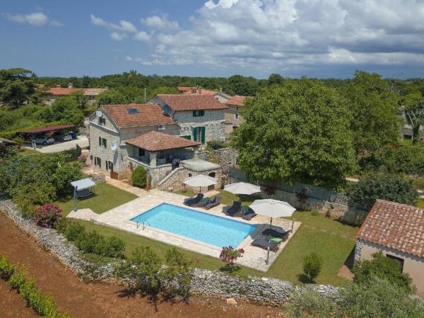 A la foto es mostra l'objecte Ferienhaus mit Privatpool für 8 Personen ca 250 qm in Klarici, Istrien Binnenland von Istrien situat a la ciutat de Butkovići.