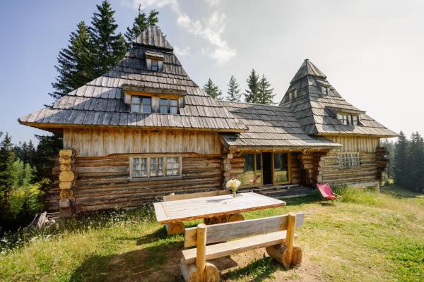 En la foto se muestra el objeto Nadgora SkyHouse ubicado en la ciudad de Nedajno.
