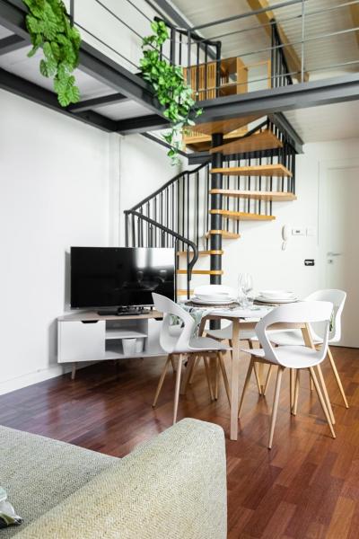 Op de foto is het object Mini Loft Torre San Vitale te zien, gelegen in de stad Como.