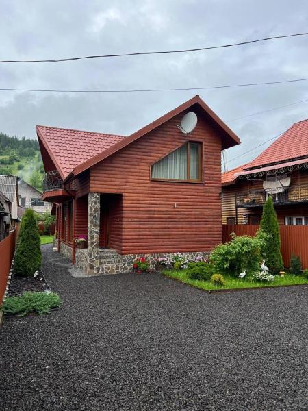 写真にはKrasnyy市にあるHolidaj Homeが写っています。