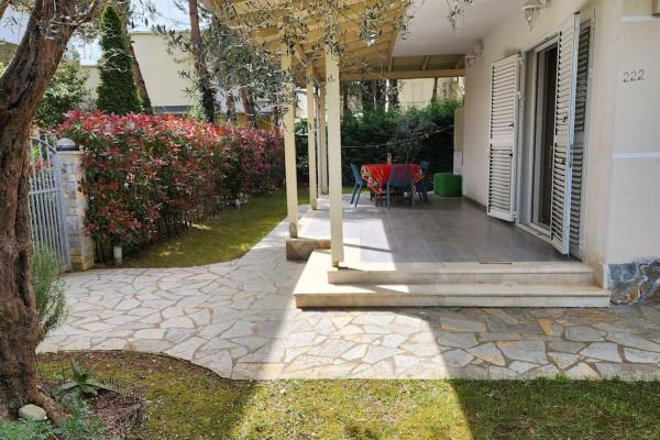 På billedet ses objektet Alba's House Lura1 Residence beliggende i byen Durrës.
