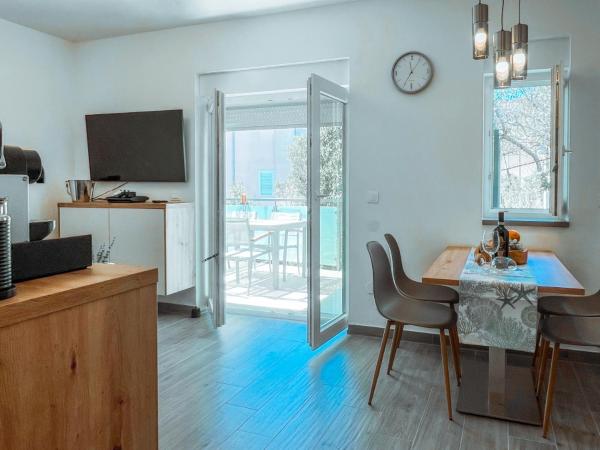 Nella foto è visibile l'oggetto Apartman Promenada Primošten situato nella città di Dolac.
