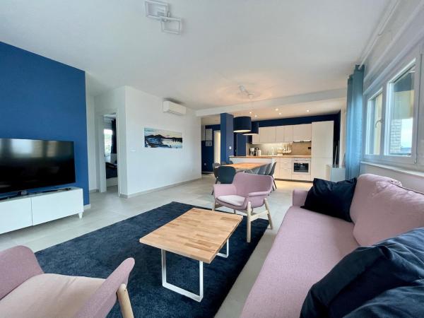 På billedet ses objektet Exklusive Ferienwohnung mit Pool bis 7 Personen nur 60 m vom Strand beliggende i byen Šarić.