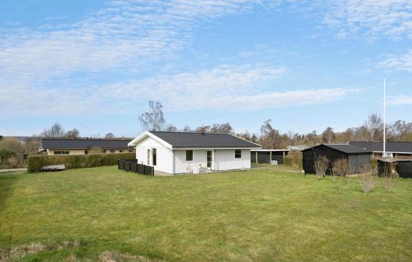 Amazing Home In ØLsted With Kitchen - Danimarka