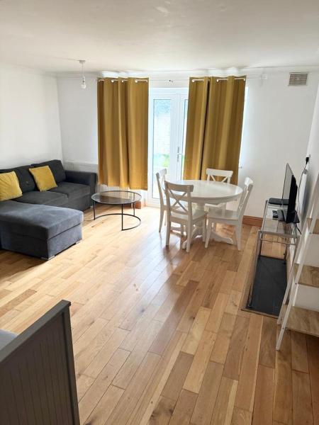 Na zdjęciu widoczny jest obiekt Beautiful 2 bedroom garden flat w/ free parking położony w mieście Surbiton.