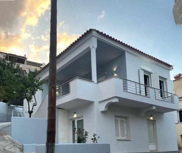 A la foto es mostra l'objecte Aegean Grey Horizon House situat a la ciutat de Antiga Epidaure.