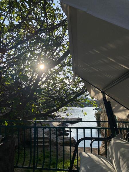 På billedet ses objektet Bay House Kakrc beliggende i byen Tivat.