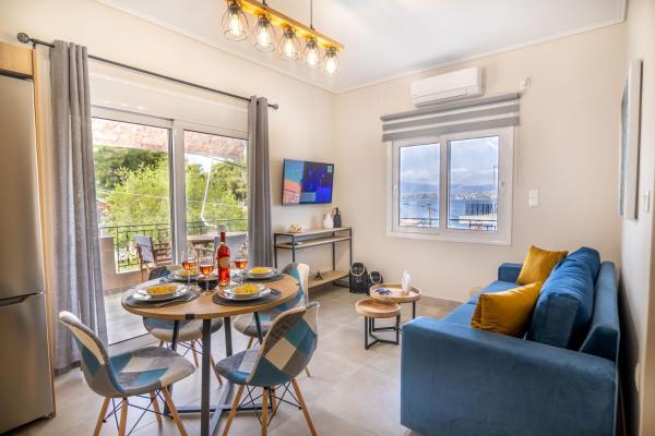 A la foto es mostra l'objecte Dina Luxury Sea View House situat a la ciutat de Kanakia.