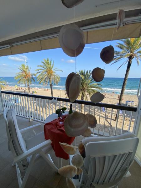A la foto es mostra l'objecte El Velero, una terraza al mar situat a la ciutat de Calafell.