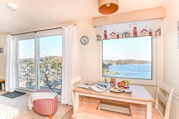 På bildet vises objektet Crows Nest Apartment, at Clipper House with free onsite allocated parking som ligger i byen Looe.