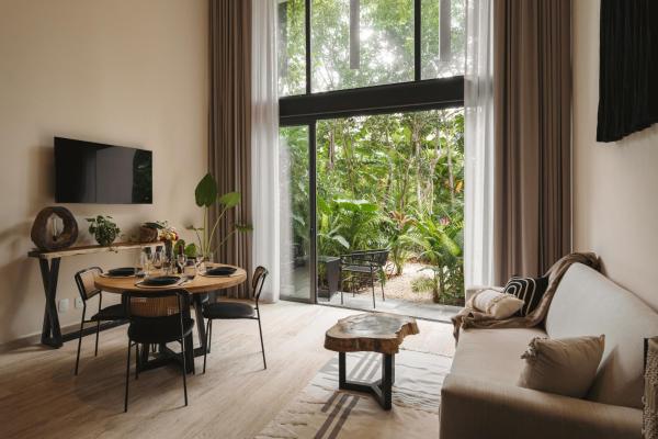 Na zdjęciu widoczny jest obiekt Luxury Loft with Pools, Gym, Rooftop and Panoramic Jungle Views położony w mieście Tulum.