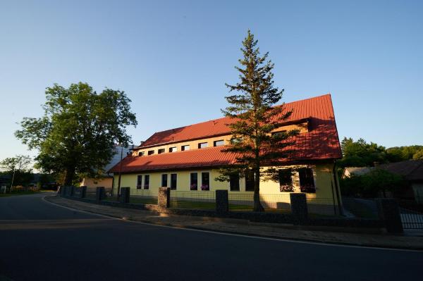Na fotografii je vidět objekt Penzion Počátky Seč nacházející se ve městě Třemošnice.