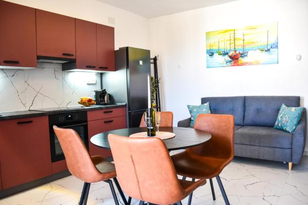 Na fotografii je vidět objekt Apartmani Čeko nacházející se ve městě Selce.