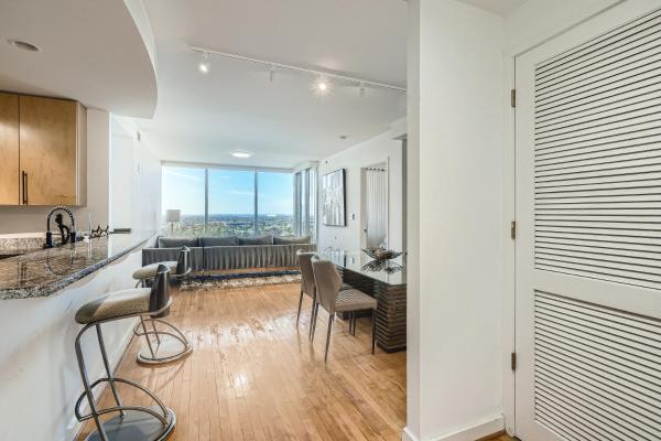 Na fotografii je vidět objekt SUNLIGHT SANCTUARY 2BED – 2BATH nacházející se ve městě Atlanta.