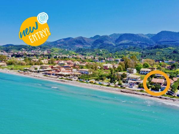 Na fotografii je vidět objekt Beachfront Suites GardenMare by DadoVillas nacházející se ve městě Litherés.