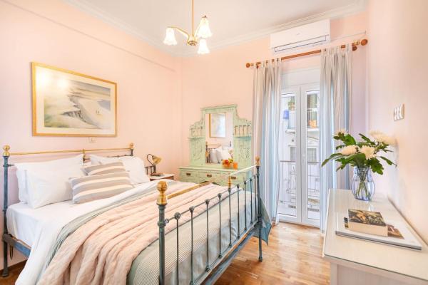 Fotografie 2: Bright, Calming Retreat With a Balcony Near Metro!
