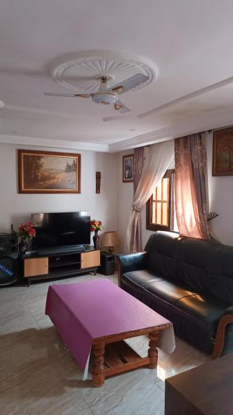 Na zdjęciu widoczny jest obiekt Location meublée położony w mieście Lomé.