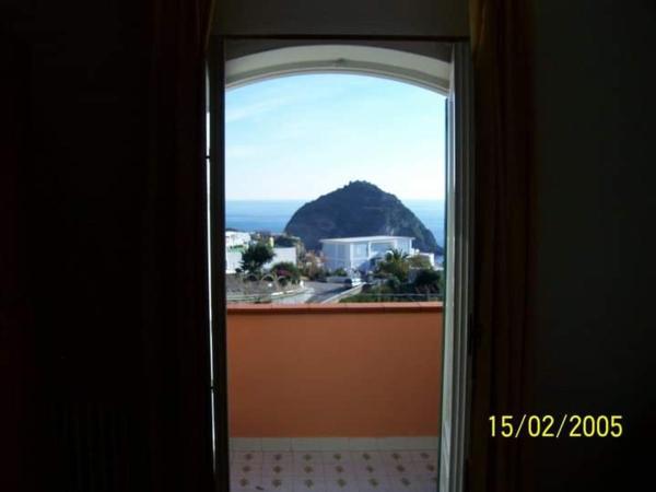 A la foto es mostra l'objecte Casa La Perla situat a la ciutat de Ischia.