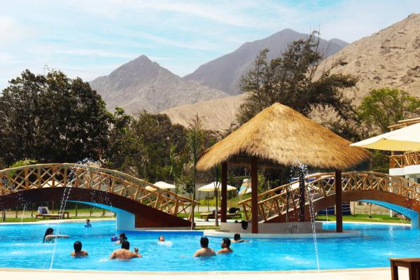 Na zdjęciu widoczny jest obiekt Los Andes Club Resort położony w mieście Cieneguilla.