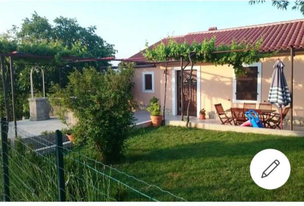 Na zdjęciu widoczny jest obiekt Kuća za odmor Maria Bartići położony w mieście Barbići.