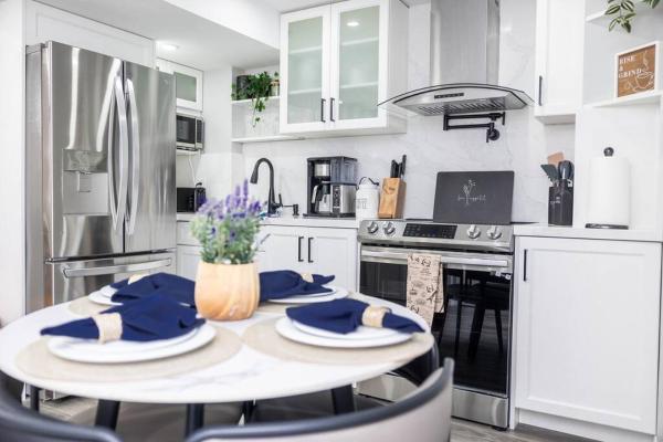 Kuvassa näkyy kohde French Charm in Brampton 2 Bdrm Apt, joka sijaitsee kaupungissa Brampton.
