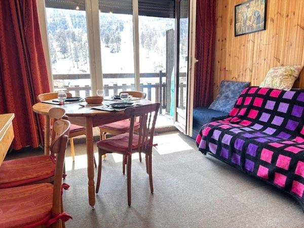 A la foto es mostra l'objecte Appartement 4 couchages, skis aux pieds, proche commerces à Risoul - FR-1-330-580 situat a la ciutat de Risoul.
