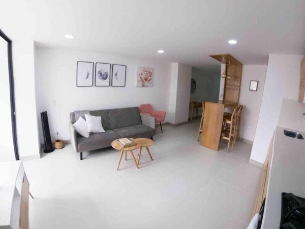 New apto in convenient location with parking, Medellín