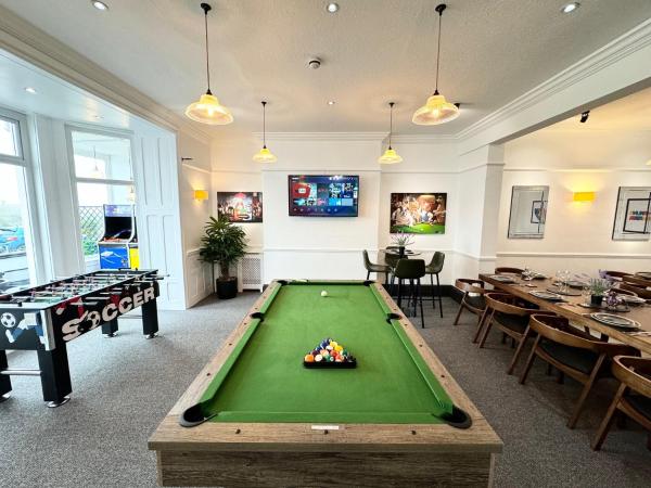 A la foto es mostra l'objecte Atlantic House, Spectacular beach front luxury house, sleeps 22+ situat a la ciutat de Bude.
