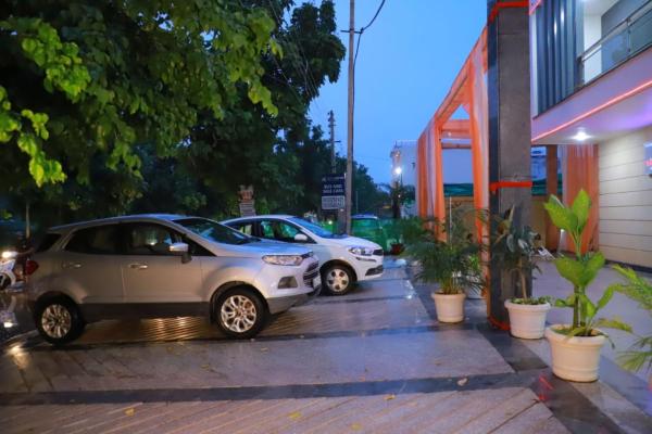 A la foto es mostra l'objecte CoRoom Premium Business Hotel situat a la ciutat de Gurgaon.