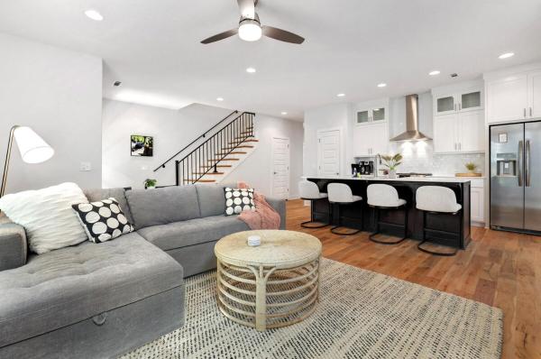 På billedet ses objektet The Oakley - Near Lake Fayetteville beliggende i byen Johnson.