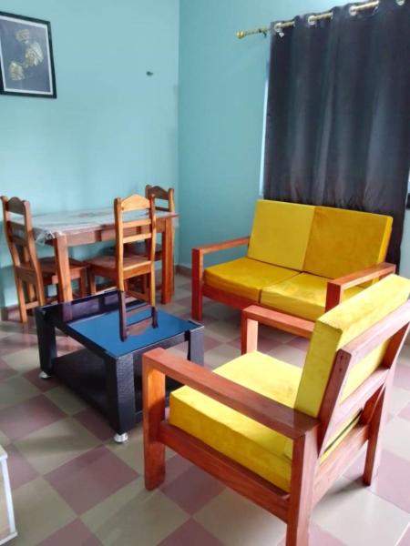 A la foto es mostra l'objecte CHEZ COLOMBE situat a la ciutat de Abomey-Calavi.