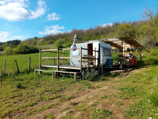 Na fotografii je vidět objekt Campingfiz nacházející se ve městě Varzy.