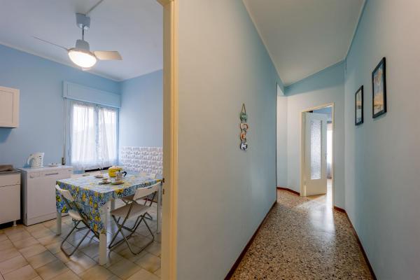 Na zdjęciu widoczny jest obiekt Casa Azzurra położony w mieście Diano Marina.