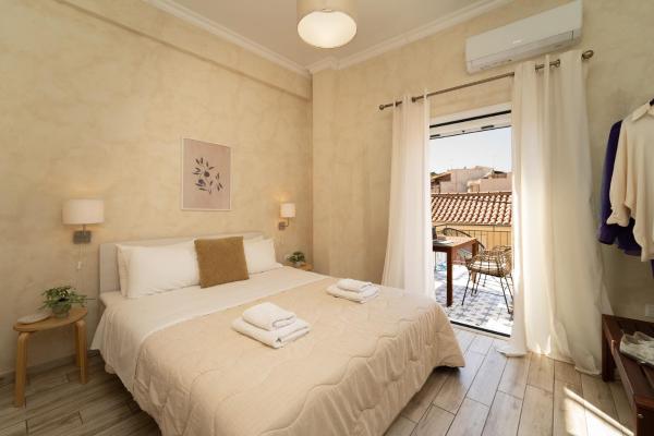 The photo shows the Maisonette Pylos located in the city of Pylos.