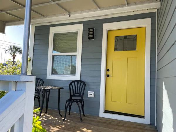 På bildet vises objektet Updated,spacious, maritime 3BR downtown cottage som ligger i byen St. Augustine.