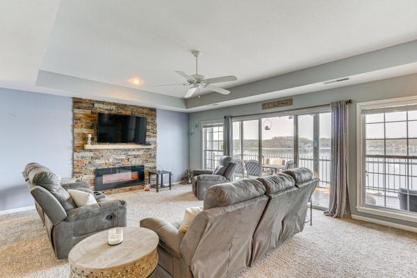 Fotografie 3: Pool Access at Waterfront Lake Ozarks Rental!