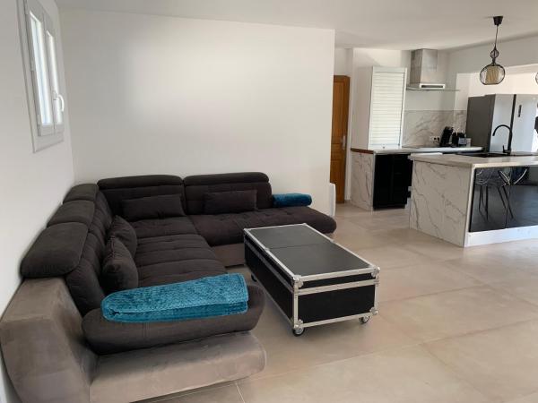 A la foto es mostra l'objecte Maison lumineuse aux portes de Montpellier situat a la ciutat de Vailhauquès.