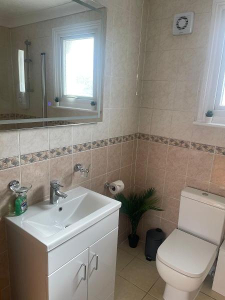 The Anglesea - 8 Bedroom with Parking photo 4