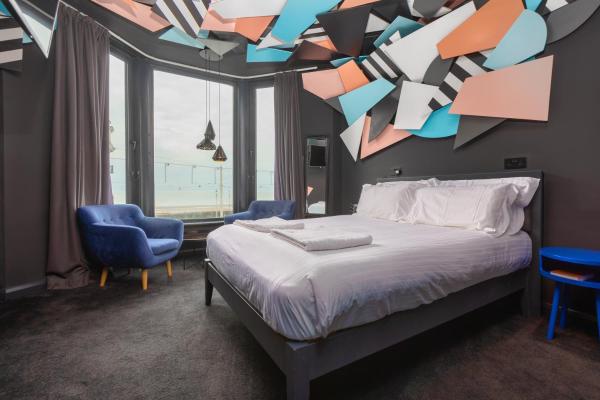 Na fotografii je vidět objekt ART B&B nacházející se ve městě Blackpool.