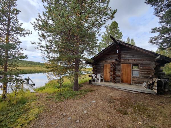 Na zdjęciu widoczny jest obiekt Lakeside Cabin Hukkajärvi no electricity no running water położony w mieście Karesuvanto.