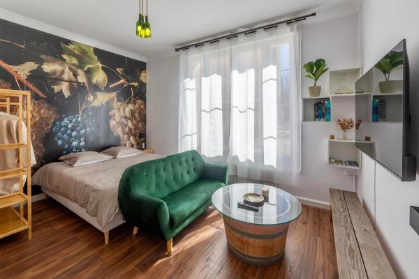 På billedet ses objektet Suite Grand Cru - SPA & terrasse beliggende i byen Arveyres.